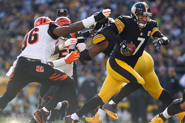 Un error de Roethlisberger (7) le costó el triunfo y la eliminación a los Steelers ante los Bengals.