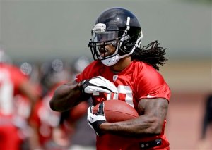 La llegada del corredor Steven Jackson (ex Rams), debería generar un impacto inmediatio en el unidireccional juego aéreo de los Falcons.