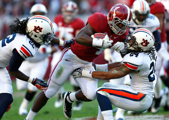 Auburn (de blanco) no le gana de local a Alabama desde 2007. 