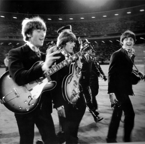 John, George y Paul (Ringo está atrás, tapado). La última vez que The Beatles tocaron en un concierto fue el 29 de agosto de 1966, en San Francisco.