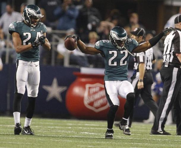 Brandon Boykin (22) celebra la intercepción que le dio el triunfo a los Eagles sobre los Cowboys.