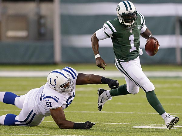 Michael Vick llega como suplente, pero con mejor sueldo que el QB titular de los Jets. Nueva telenovela.