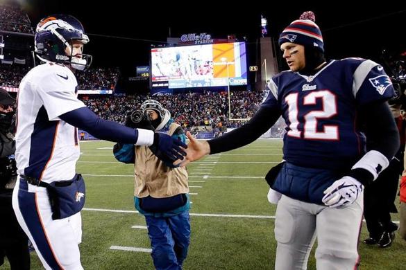 Uno de los últimos duelos de Manning y Brady.