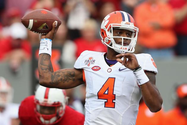 El mariscal Deshaun Watson, es la figura de los Clemson Tigers.