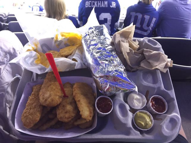 Alitas, nachos y sandwich de meatballs. Todo listo para ver a los Giants.